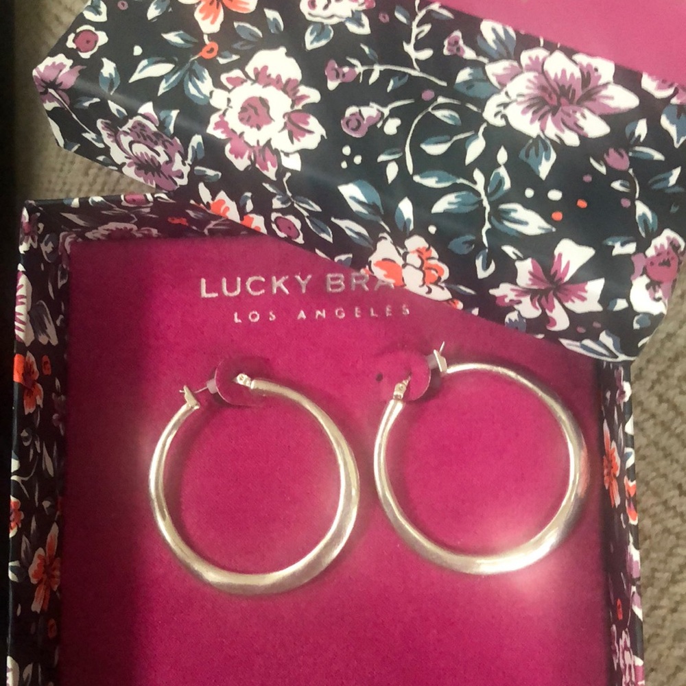 Lucky Brand earrings 🍀